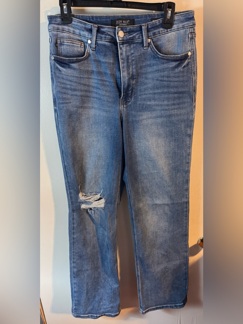 Judy Blue Medium Blue 90’s Straight Leg Jeans with Distressed Knee Size 11